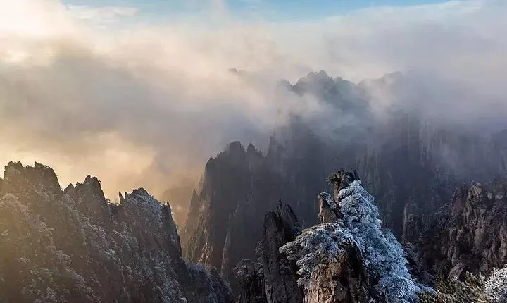 Mountain Huangshan Enthralled