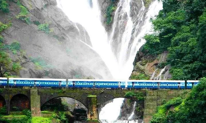 5-Day Golden Triangle Tour by Train from Delhi