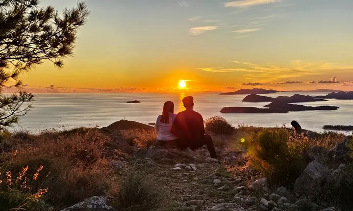 Dubrovnik Sunset Tour with Scenic Views and Local Wine