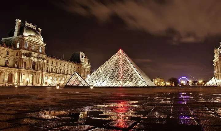 Full-Day Chauffeur Service Minivan In Paris