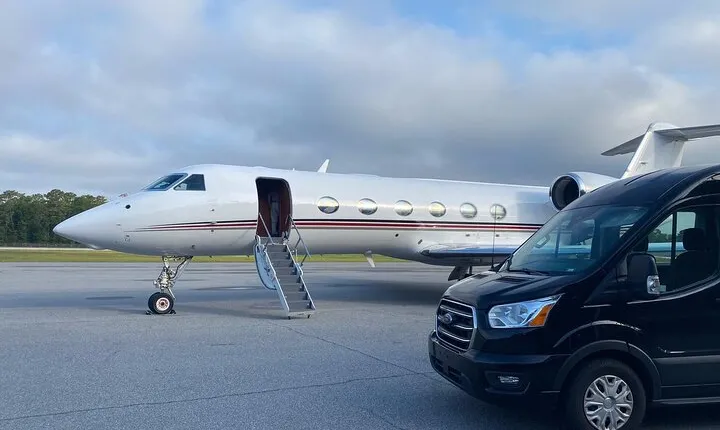 Hartford Bradley Airport (BDL) to Hartford City - Round-Trip Private Transfer
