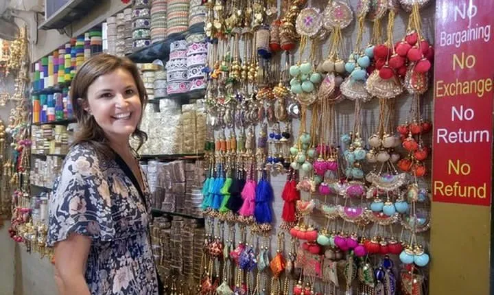 Full Day Customized Delhi Shopping Tour with Female Consultant