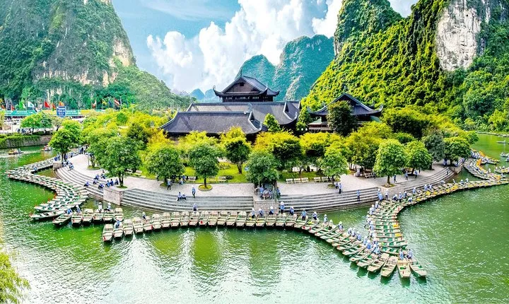 Ninh Binh Luxury Day Tour : Bai Dinh Trang An & Mua Cave