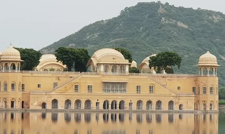  7 Days Golden Triangle Tour with Varanasi (Delhi - Jaipur - Agra - Varanasi)