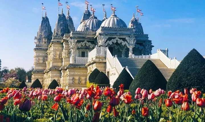 London: Christmas Lights Tour with Santa & Cookies Workshop