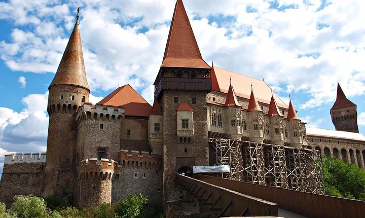 3-Day Tour in Transylvania with Hunyadi or Corvin Castle and Targu Jiu from Bucharest
