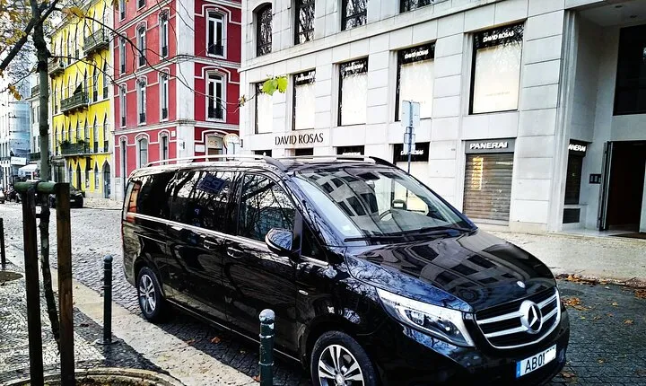 Private Transport between the city of Porto and AHD Airport