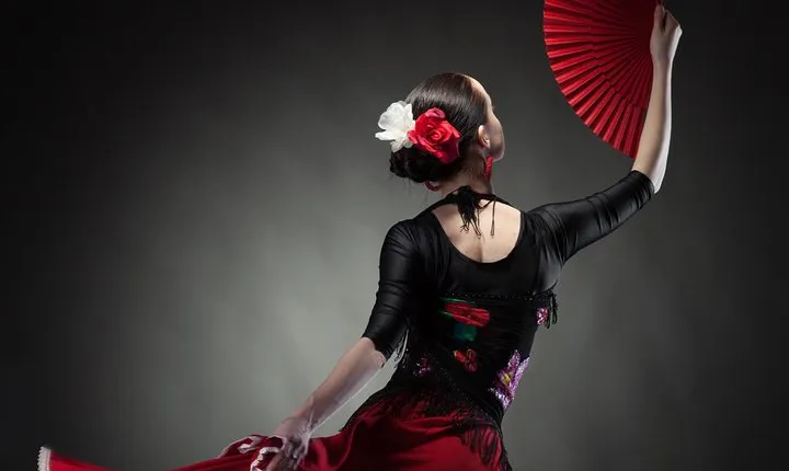 Small Group Barcelona Walking Tour, Flamenco Show & Tapas Dinner