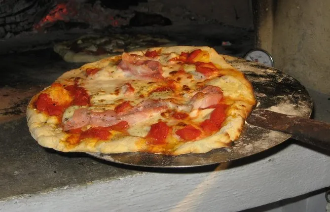 Let's make pizza together in Tuscany