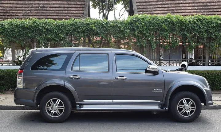 Private car rental with English speaking Tour Guide 8 hours in Chiang Mai