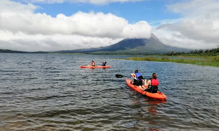 Full day Kayaking and animals, birds watching tour at Arenal lake from San Jose