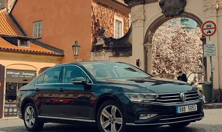 Passau to Prague - Private Transfer by LIMOUSINE 3+1pax