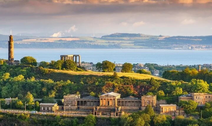 Edinburgh Old Town Walking Tour with an App