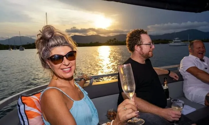 Stockholm: Archipelago Guided Boat & Walking Tour of Vaxholm