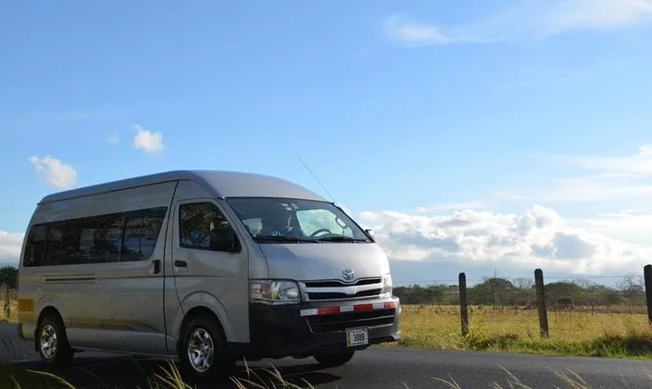 Private Arrival Transfer: San Jose Airport to Arenal Volcano or La Fortuna town
