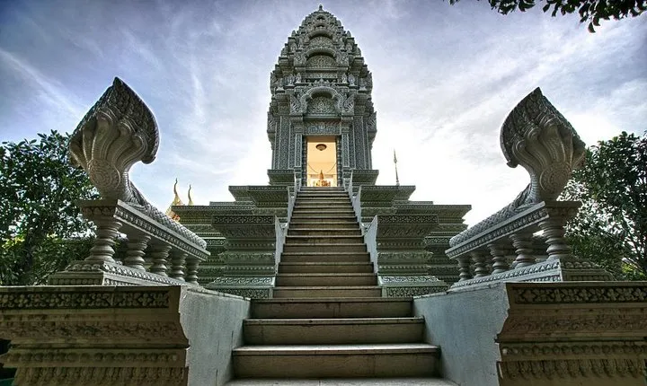 Phnom Penh City Tour, Silver Pagoda, Genocide Museum, Killing Fields