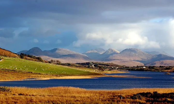 Connemara & Connemara National Park day tour from Galway. Guided.