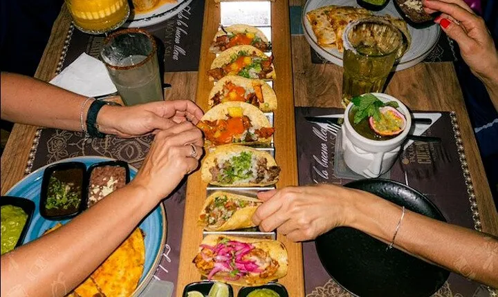 Foodie Taco Food Tour in Medellin