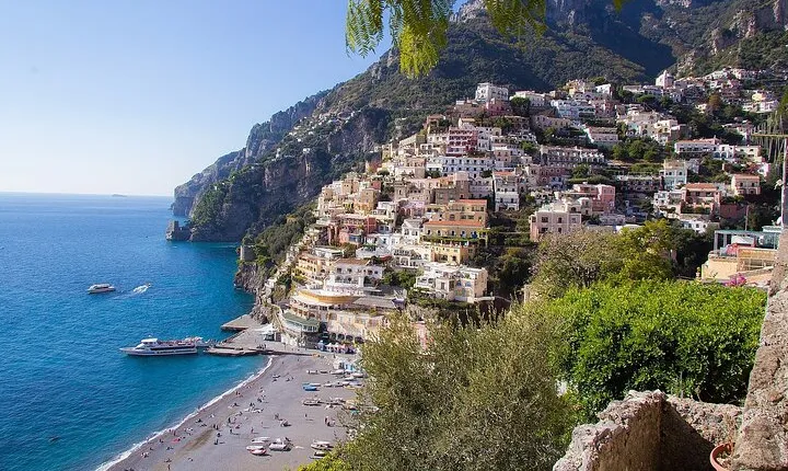 Private direct transfer from Matera to Amalfi with a local driver
