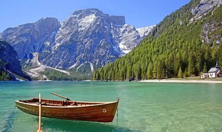 A day among the most beautiful mountains in the world, the Dolomites and Lake Braies
