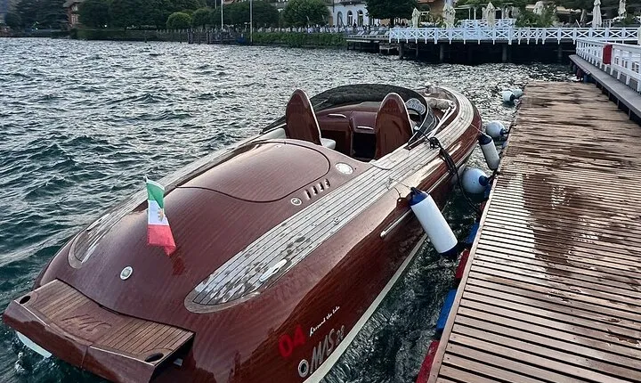 2-hour private tour by wooden speedboat on Lake Como