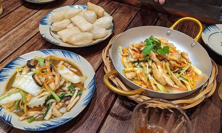 Hanoi Vegan Walking Street Food Tour in Old Quarter