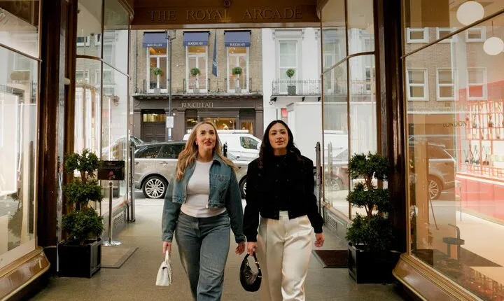 Personalised Shopping Tour in London with Expert Fashion Stylist