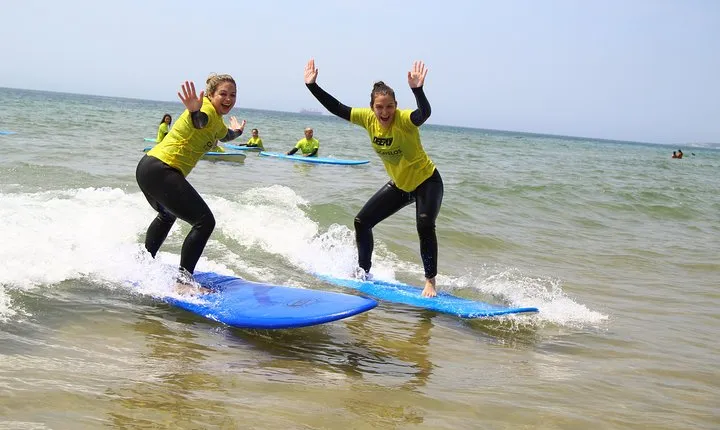 Surf Lesson on Praia de Carcavelos