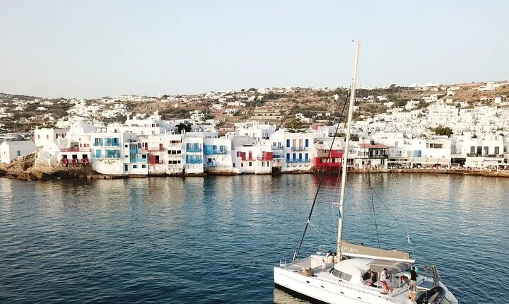 Mykonos Catamaran Delos Rhenia Cruise with Lunch and Transfer
