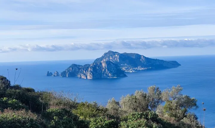 Car Tour admiring Capri and visiting Positano and Amalfi