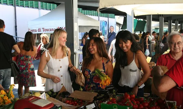 Dolce Vita by Day Market Tour & Pasta Making Class