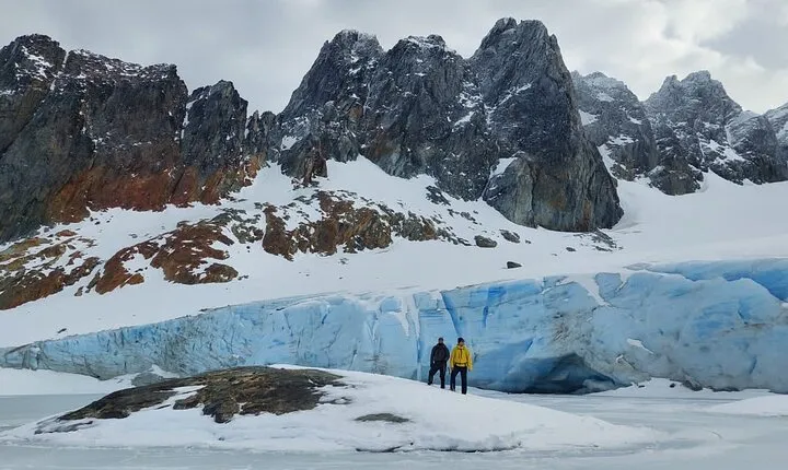 Trekking to Ojo del Albino Glacier