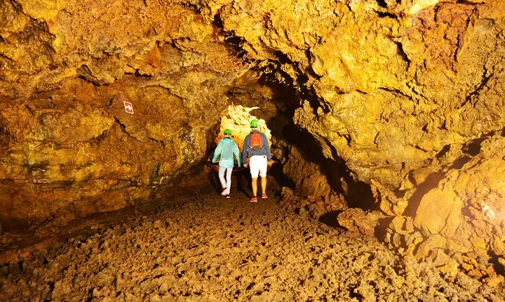 Geotour - Terceira Island: Explore the Caves 