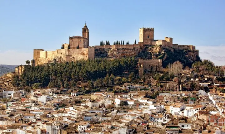 Skip the Line: Fortaleza de la Mota Admission Ticket