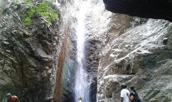 E-bike tour from Omodos to Milomeris Waterfall-Milia Bridge through Platres.