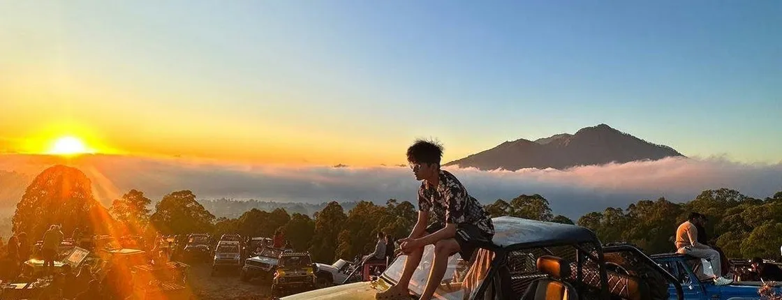 Private 4x4 Sunrise Tour of Mount Batur with Hot Spring