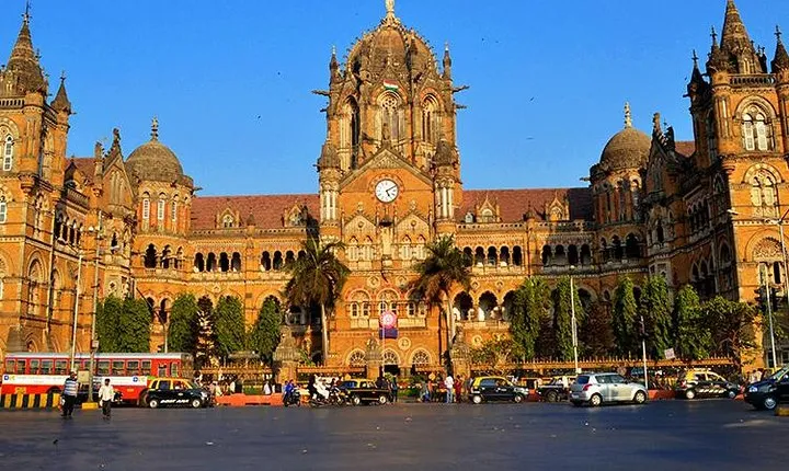 Mumbai City of Dreams Tour in Private Vehicle