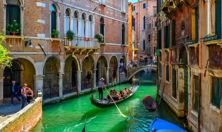 Explore the Canals on an Authentic Gondola Tour Venetian Dreams