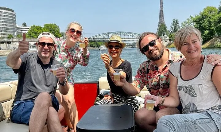 Paris: Shared cruise on the Seine max twelve people