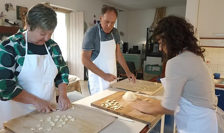 Ostuni: cooking class with local family in the countryside