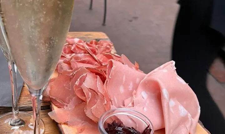 Wine tasting around Rome with golf car