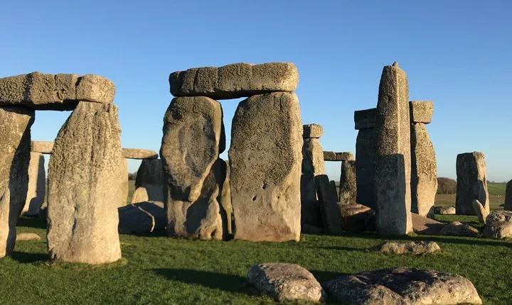 Full-Day Private Tour to Salisbury, Stonehenge and Woodhenge