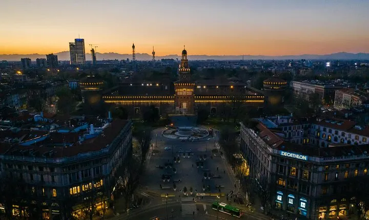 Timeless Elegance: Professional Photoshoot at Sforzesco Castle
