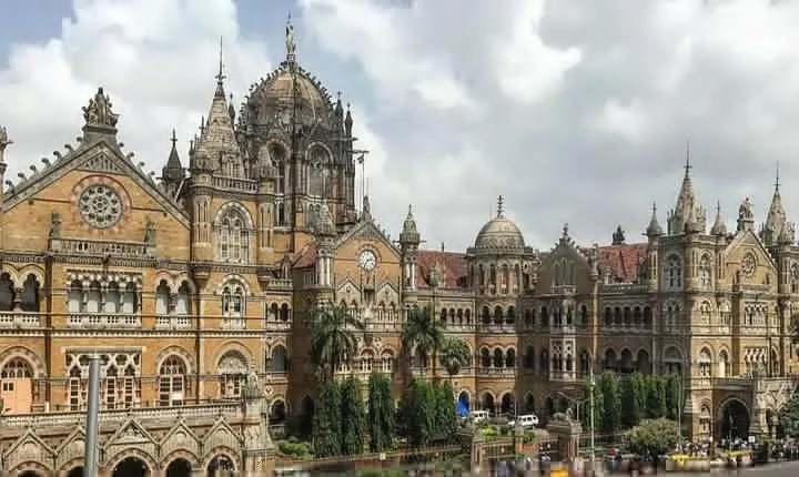 Mumbai Gems: 2-Day Private Tour with Elephanta, Slum & Dabbawala