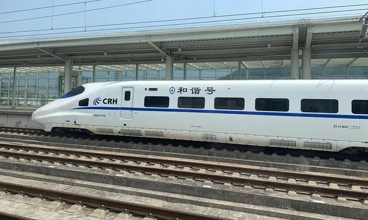 Fast Train Ticket from Guangzhou to Hong Kong with Station Transfer in Guanghou