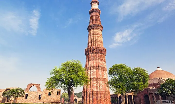 Guided tour of Modern Delhi with an Ancient Rust - Private 4 Hrs Tour in AC Car