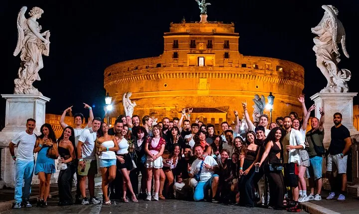 Rome's Ultimate Party aka the Spanish Steps Pub Crawl