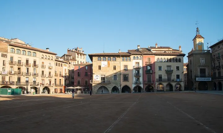 Private Full-Day Vic, Santapau and Besalú Tour