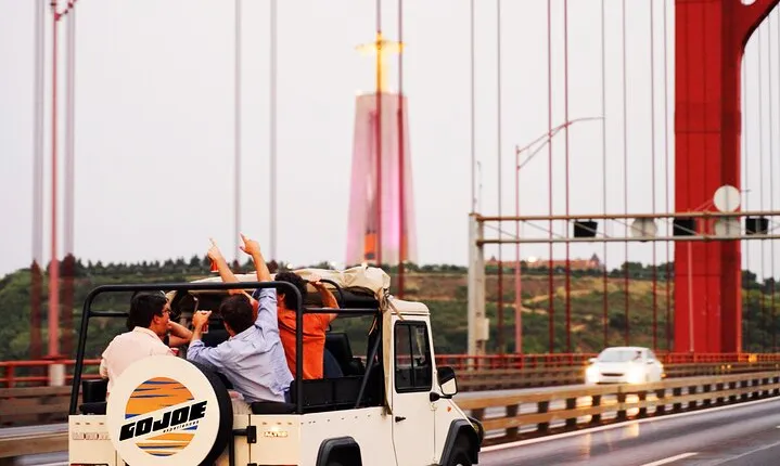LISBON SUNSET TO NIGHT in Vintage Jeep with FOOD & DRINKS