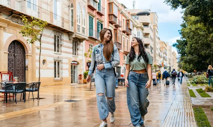 Málaga Romance Private Tour: Ancient Fortresses & Vibrant Markets